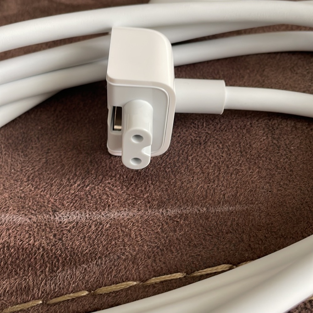 MacBook Power Adapter - Picture 3 of 4